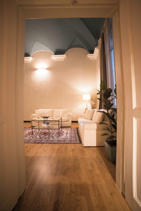 Smart TV, books - La Loggia delle Regine - near Aquarium apartment ideal for families (Genova)
