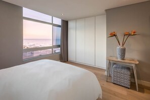 2 habitaciones, tabla de planchar con plancha, internet y ropa de cama