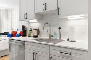Fridge, microwave, oven, stovetop - Lux Studio Apt - Explore historical gems of Philly (Philadelphia)