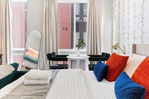 1 bedroom, iron/ironing board, travel crib, free WiFi - Lux Studio Apt - Explore historical gems of Philly (Philadelphia)
