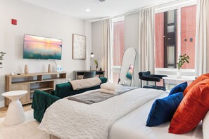 1 bedroom, iron/ironing board, travel crib, free WiFi - Lux Studio Apt - Explore historical gems of Philly (Philadelphia)