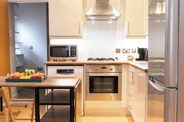 Classic House, Patio | Private kitchen | Electric kettle, toaster