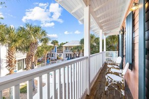 Property grounds - Fall Escape: Hot Tub, 2 Pools, Bikes (Seagrove Beach)