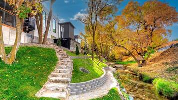 Enceinte de lâhĂ©bergement