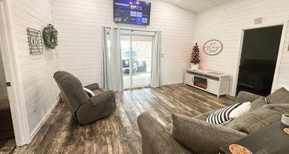 Charming Lakefront Cabin