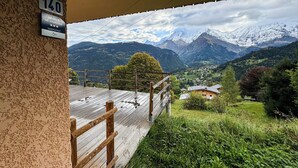 A wooden deck with a sign indicating room number 140, overlooking a mountainous landscape with snow-capped peaks and a valley below. - Chalet facing Mont Blanc, calm and comfort (Saint-Gervais-les-Bains)
