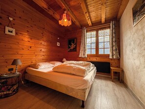 3 habitaciones, tabla de planchar con plancha, wifi y ropa de cama 