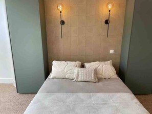 3 bedrooms, iron/ironing board, WiFi, bed sheets - Spacious house 300m from the beach (Hermanville-sur-Mer)