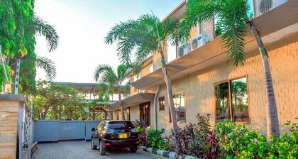 Charming 9-bedroom hotel with WiFi, AC in Dar es Salaam