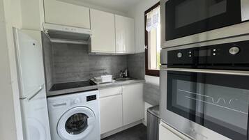 雪櫃、微波爐、焗爐、咖啡機/沖茶器