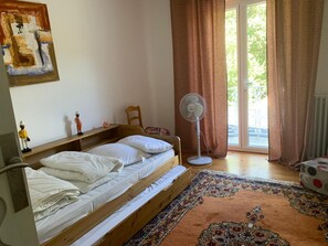 3 slaapkamers, een strijkplank/strijkijzer, wifi