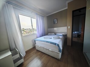 2 bedrooms, desk, iron/ironing board, WiFi