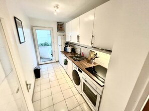 Kühlschrank, Mikrowelle, Ofen, Geschirrspüler