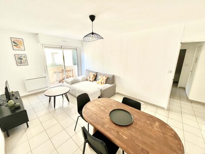 Apartment - Close to Tramway