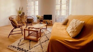 TV - Apartment in La Rochelle close to amenities (La Rochelle)
