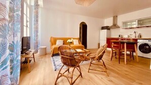 TV - Apartment in La Rochelle close to amenities (La Rochelle)