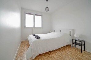 1 chambre, fer et planche à repasser, Wi-Fi, draps fournis
