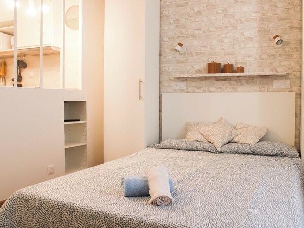 1 habitación, tabla de planchar con plancha, wifi y ropa de cama 