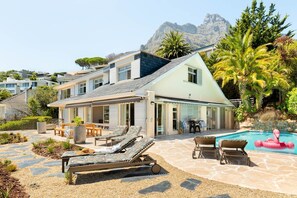 Pool - Villa Cramond - Six Bedroom Villa, Sleeps 12 (Camps Bay)