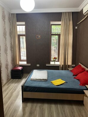 Basic Double or Twin Room, City View | Free WiFi - ARTISHA TRAVEL HOTEL (Tbilisi)