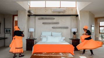 4 habitaciones, tabla de planchar con plancha y ropa de cama