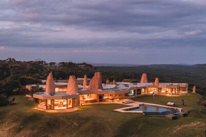 Paradise - Four Bedroom Villa, Sleeps 8