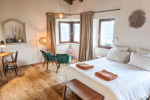 6 dormitorios, tabla de planchar con plancha, Internet y ropa de cama