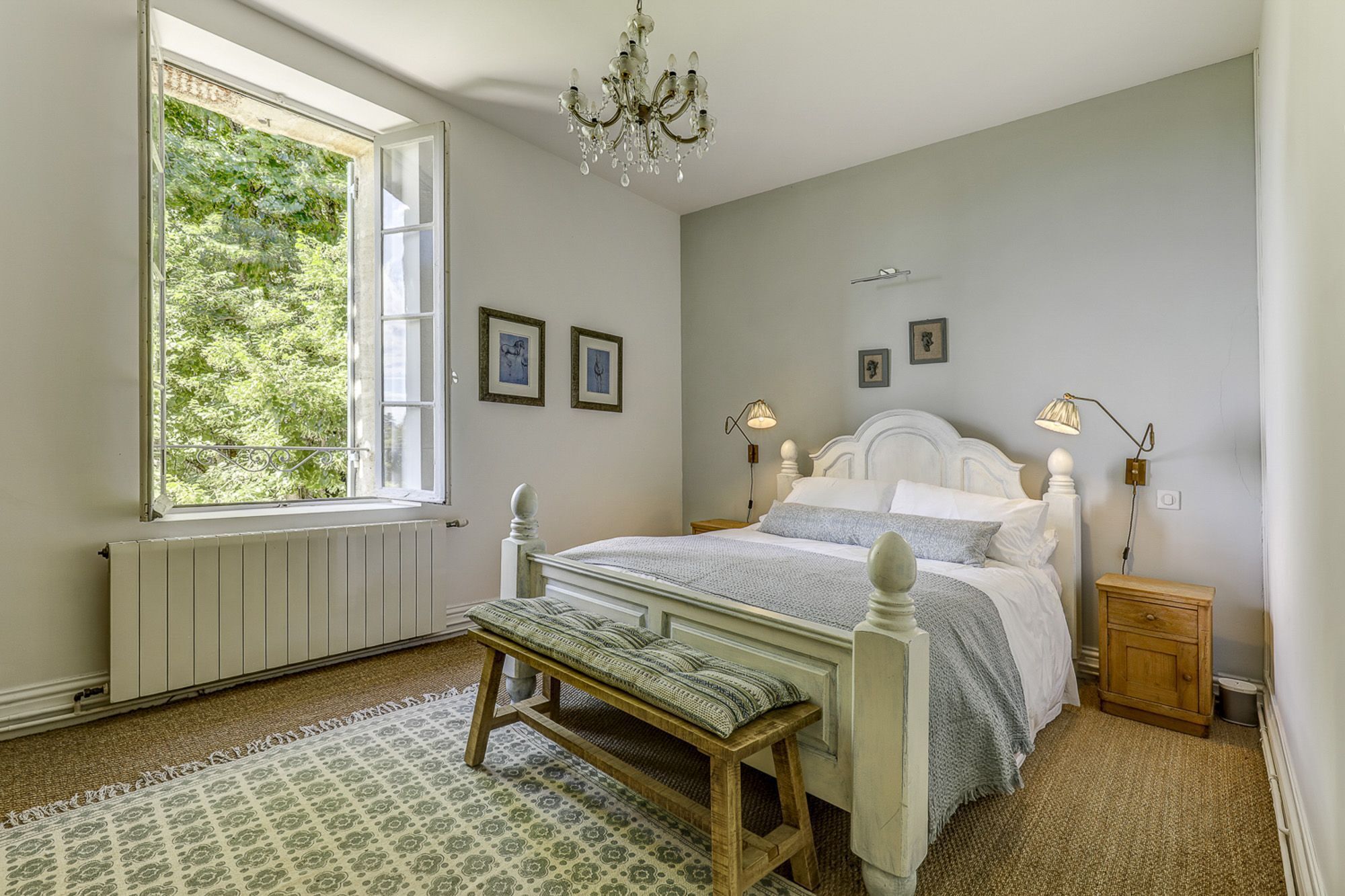 5 bedrooms, iron/ironing board, bed sheets