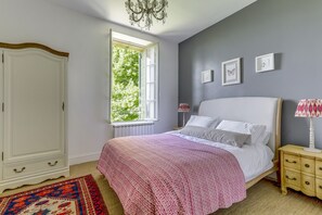 5 Schlafzimmer, Bügeleisen/Bügelbrett, Bettwäsche
