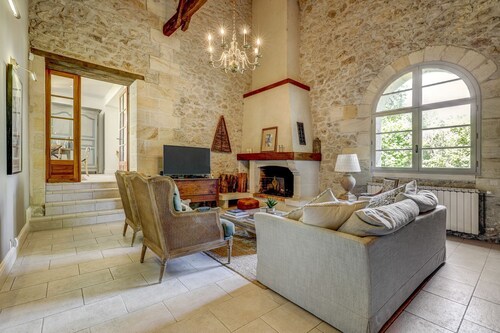 Maison Vinicole - Five Bedroom Villa, Sleeps 10