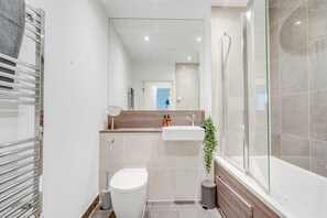 Apartment | Bathroom | Shower, hair dryer, towels