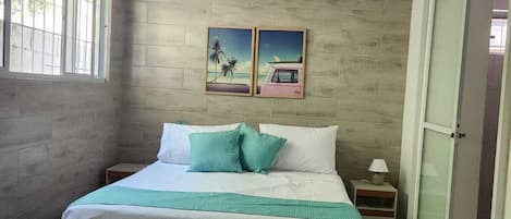 4 عدّة غرف نوم ومكواة/لوح كي وواي فاي وملاءات أسرّة