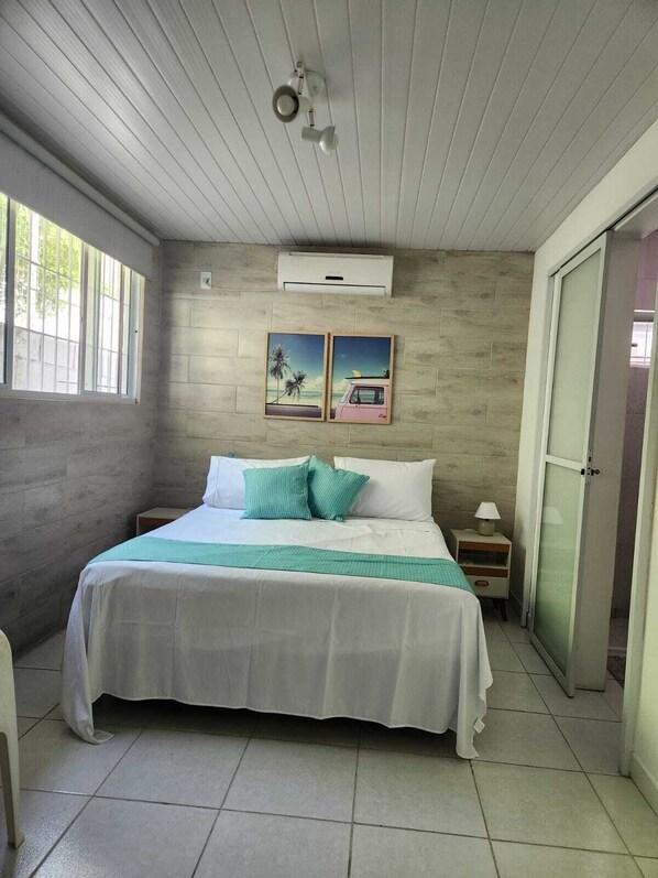 4 bedrooms, iron/ironing board, WiFi, bed sheets - Azorean house by the sea in Florianópolis (Sambaqui Florianópolis)