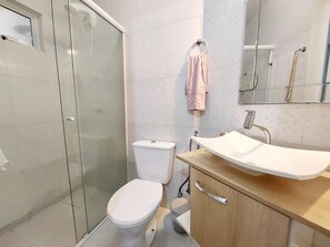 Doccia, asciugacapelli, bidet, asciugamani