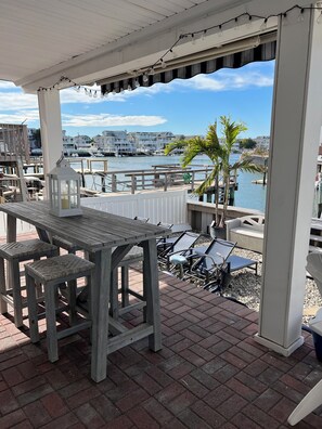 Outdoor dining - Avalon Bayfront Rental - 1 block away from center of town! (Avalon)