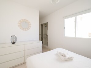 2 bedrooms, bed sheets - Ático con Terraza Privada en Mesaylopez (Las Palmas de Gran Canaria)