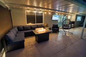Smart TV, chimenea y videojuegos