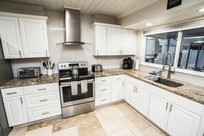 Micro-ondes, four, plaque de cuisson, lave-vaisselle