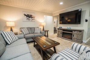 TV connectée, cheminée, jeux vidéo