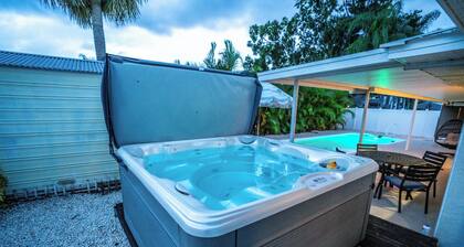 BRAND NEW, COVERED Heated Pool, Baja Ledge, Hot Tub, Large home PS5, WIFI, AC