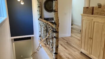 Rumah Mewah, 3 kamar tidur, dapur, pemandangan sungai | Area keluarga | TV layar datar