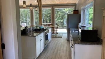 Rumah Mewah, 3 kamar tidur, dapur, pemandangan sungai | Dapur pribadi