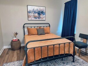 2 Schlafzimmer, Schreibtisch, Bügeleisen/Bügelbrett, WLAN