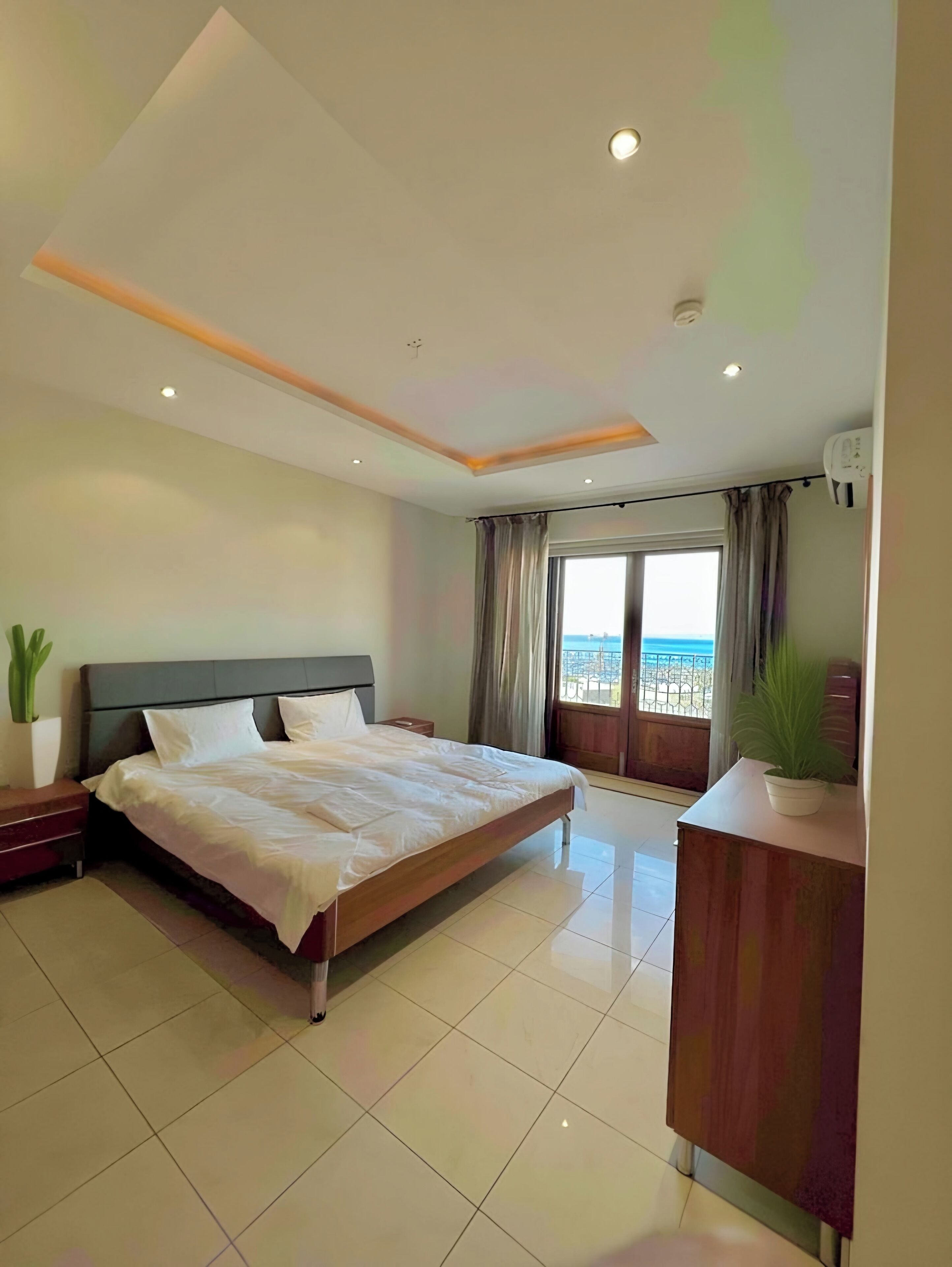 4 soverom, skrivebord, strykejern/-brett og wi-fi (inkludert)