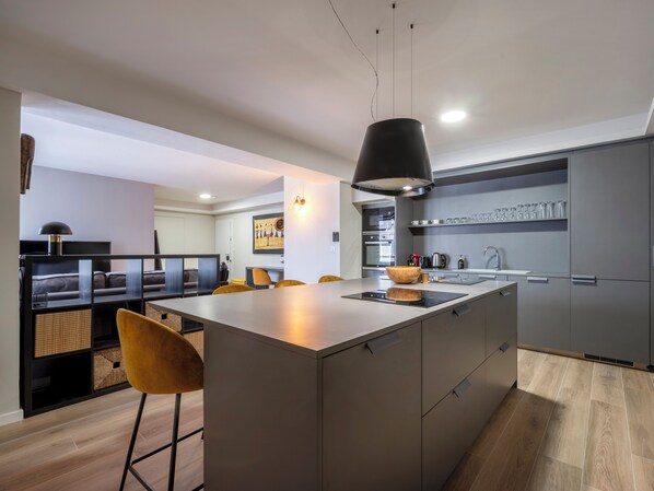 Réfrigérateur, micro-ondes, four, lave-vaisselle