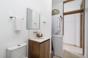 Douche, serviettes fournies