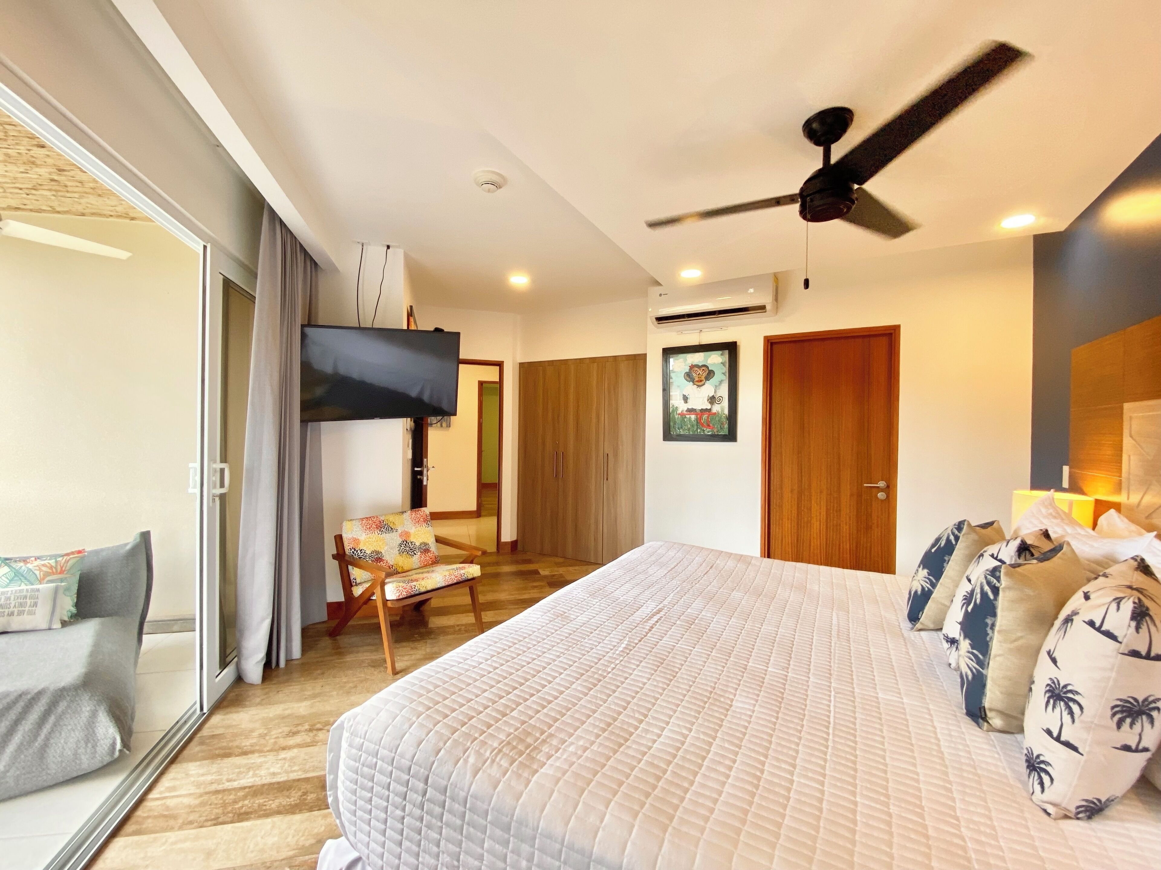 3 habitaciones, escritorio, tabla de planchar con plancha y wifi 