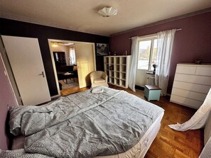 3 quartos, ferros/tábuas de passar roupa, Wi-Fi, roupa de cama