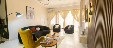 Smart-TV, videospill og DVD-spiller