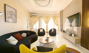 تلفزيون ذكي، ألعاب فيديو، مشغل دي في دي